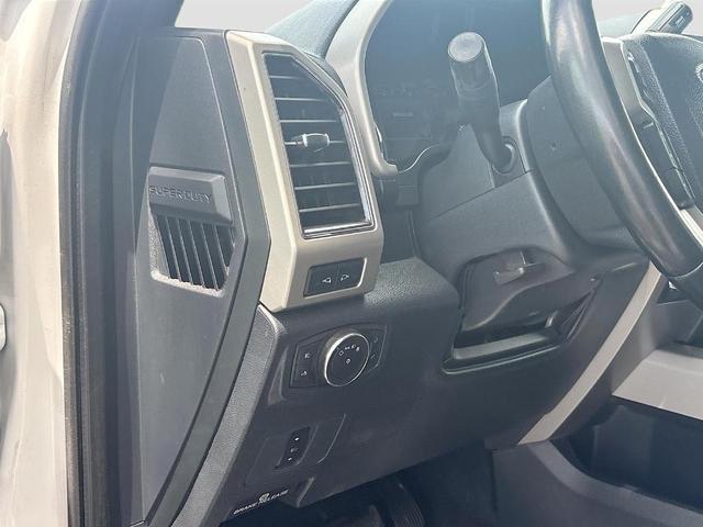 Photo of 2022 Oxford White Ford F-250