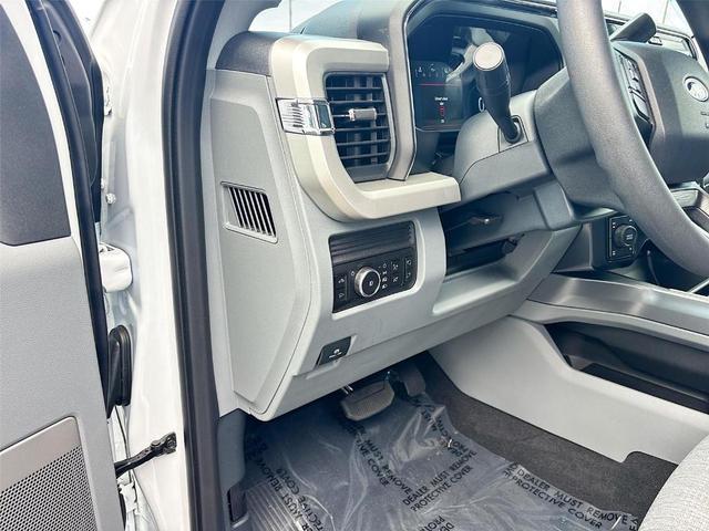 Photo of 2025 Oxford White Ford F-350