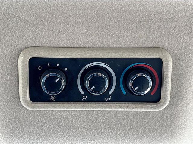 Photo of 2018 Summit White Chevrolet Express 3500