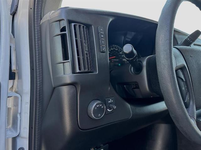 Photo of 2018 Summit White Chevrolet Express 3500