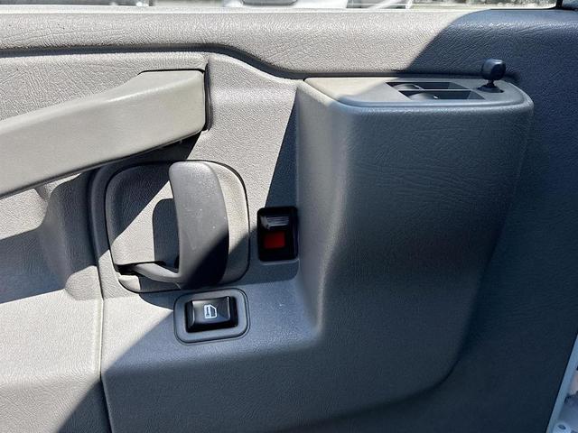 Photo of 2018 Summit White Chevrolet Express 3500