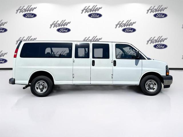 Photo of 2018 Summit White Chevrolet Express 3500