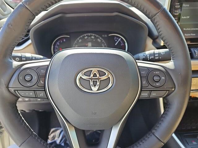 Photo of 2019 White Toyota RAV4