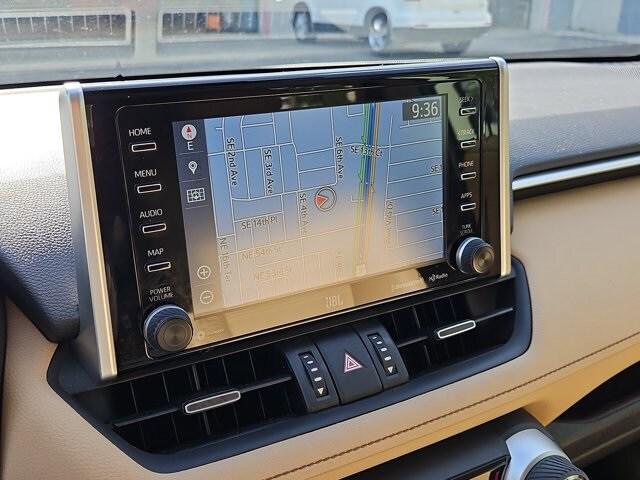 Photo of 2019 White Toyota RAV4