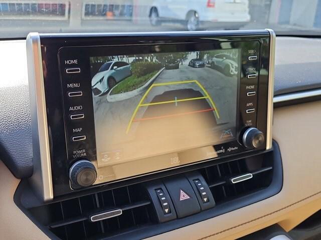 Photo of 2019 White Toyota RAV4