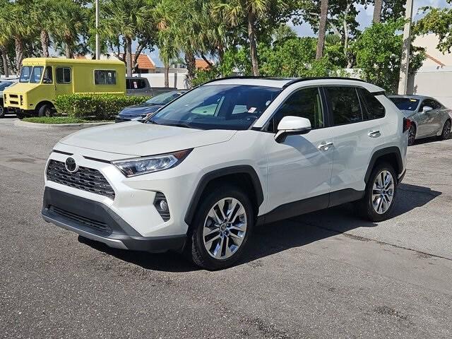 Photo of 2019 White Toyota RAV4