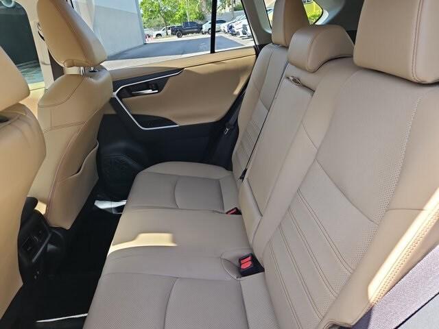 Photo of 2019 White Toyota RAV4