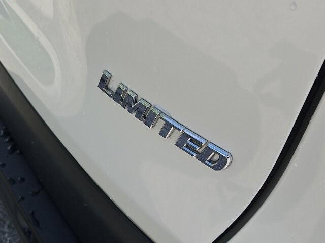 Photo of 2019 White Toyota RAV4