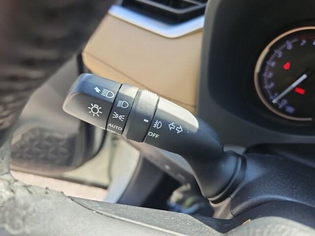Photo of 2019 White Toyota RAV4
