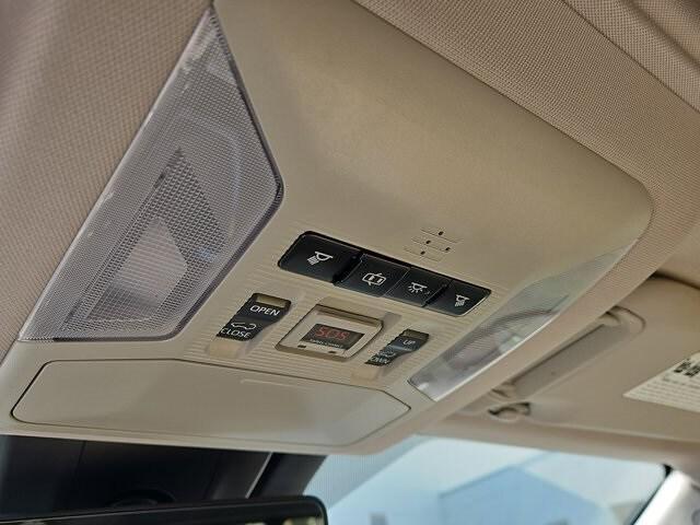 Photo of 2019 White Toyota RAV4