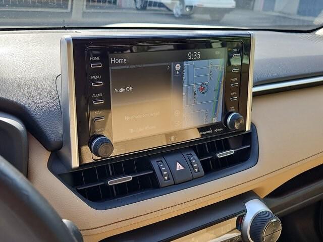 Photo of 2019 White Toyota RAV4