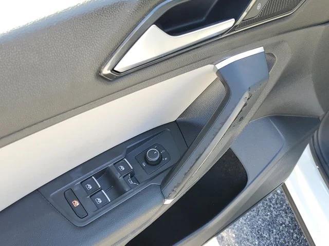Photo of 2018 Pure White Volkswagen Tiguan