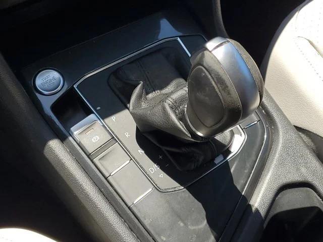 Photo of 2018 Pure White Volkswagen Tiguan