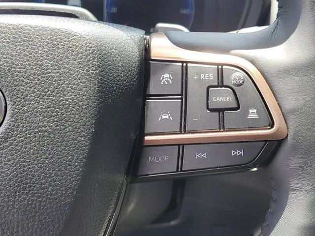 Photo of 2024 Midnight Black Metallic Toyota Grand Highlander Hybrid