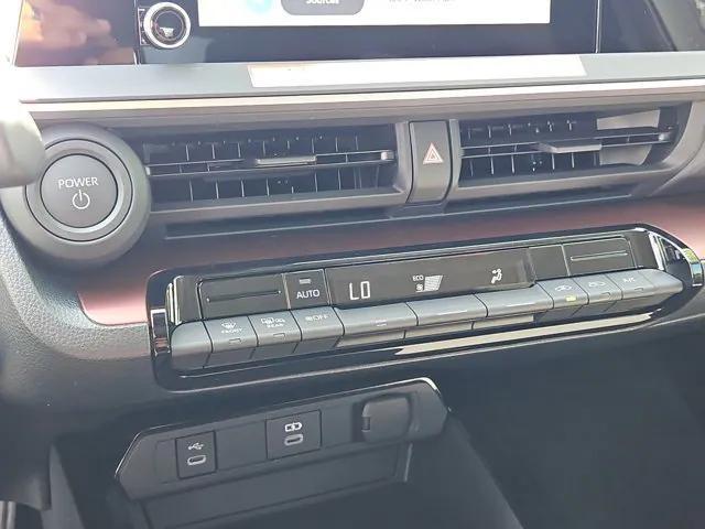 Photo of 2025 Wind Chill Pearl Toyota Prius Plug-In Hybrid