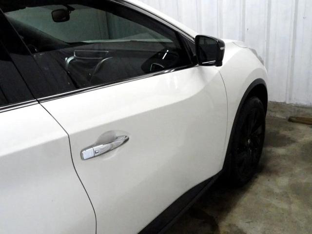 Photo of 2018 Pearl White Nissan Murano