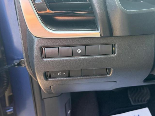 Photo of 2022 Caspian Blue Nissan Rogue