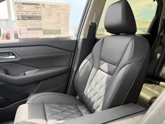 Photo of 2025 Black Nissan Rogue