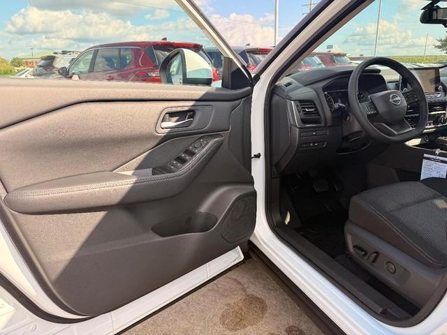 Photo of 2026 Everest White P Nissan Rogue