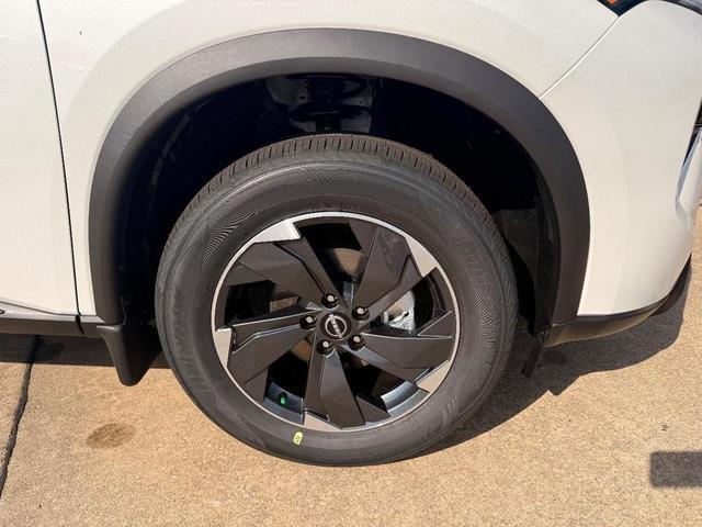 Photo of 2026 Everest White P Nissan Rogue