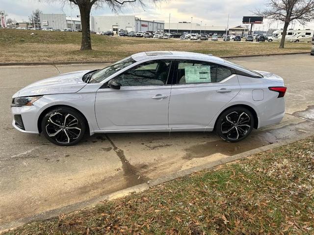 Photo of 2025 Gray Sky Pearl Nissan Altima