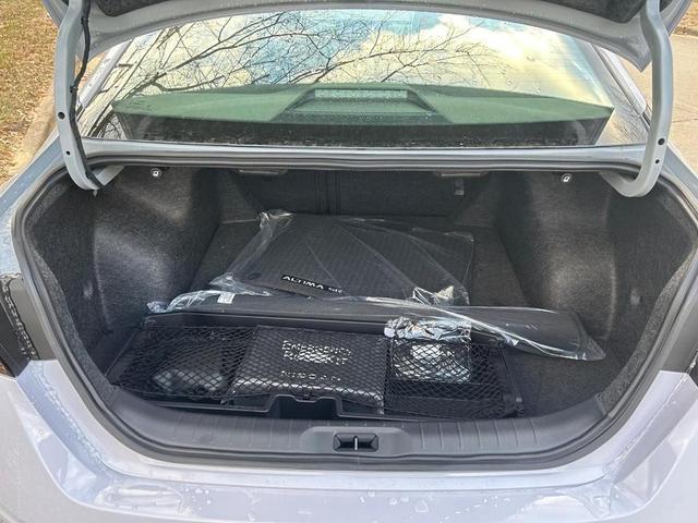 Photo of 2025 Gray Sky Pearl Nissan Altima