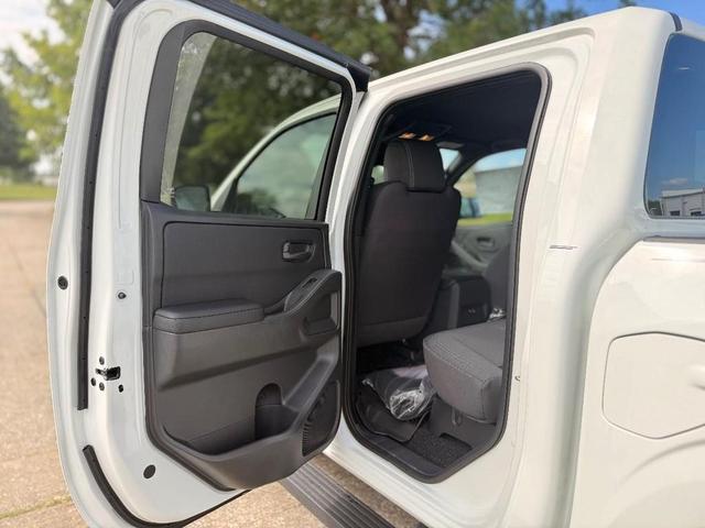 Photo of 2026 Glacier White Nissan Frontier