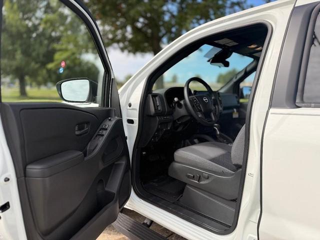 Photo of 2026 Glacier White Nissan Frontier