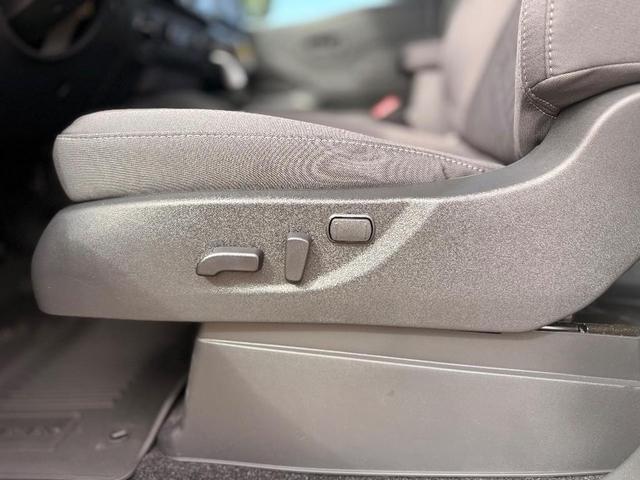 Photo of 2026 Glacier White Nissan Frontier
