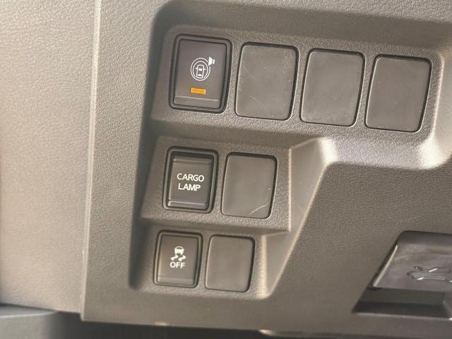 Photo of 2026 Glacier White Nissan Frontier