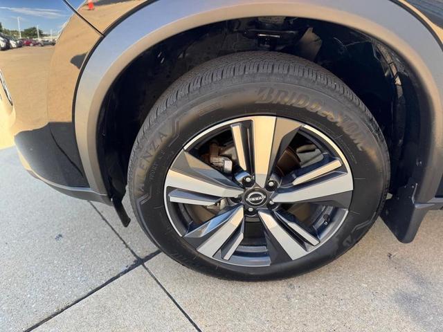 Photo of 2024 Black Nissan Rogue