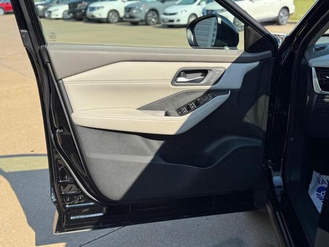 Photo of 2024 Black Nissan Rogue