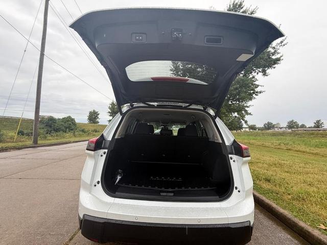 Photo of 2026 Everest White P Nissan Rogue