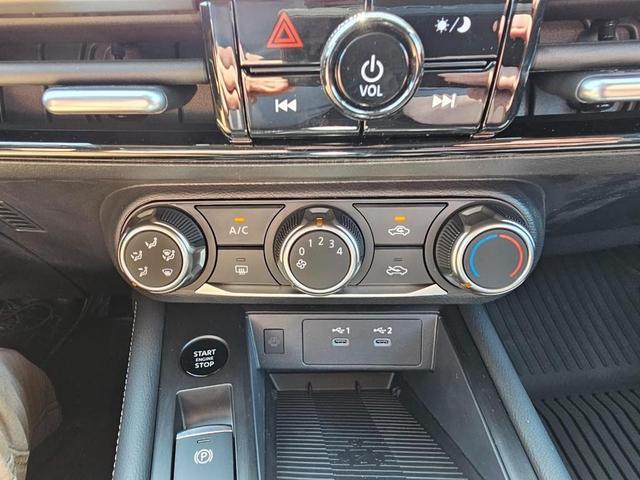 Photo of 2025 Gun Metallic Nissan Kicks