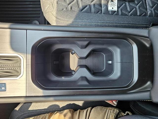 Photo of 2025 Gun Metallic Nissan Kicks
