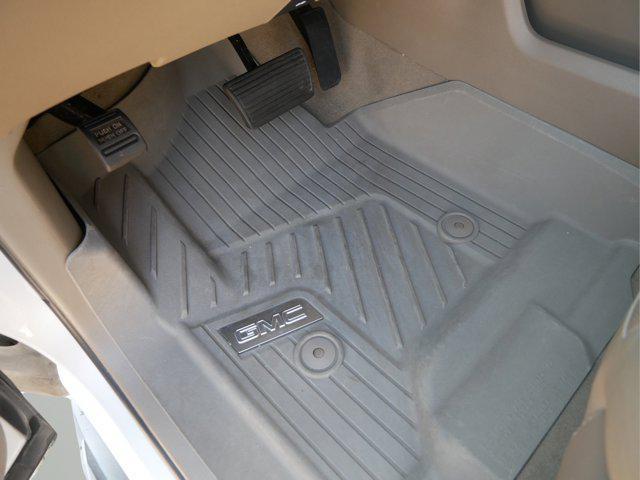Photo of 2020 White Frost Tricoat GMC Yukon