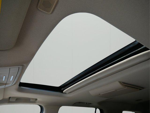 Photo of 2020 White Frost Tricoat GMC Yukon