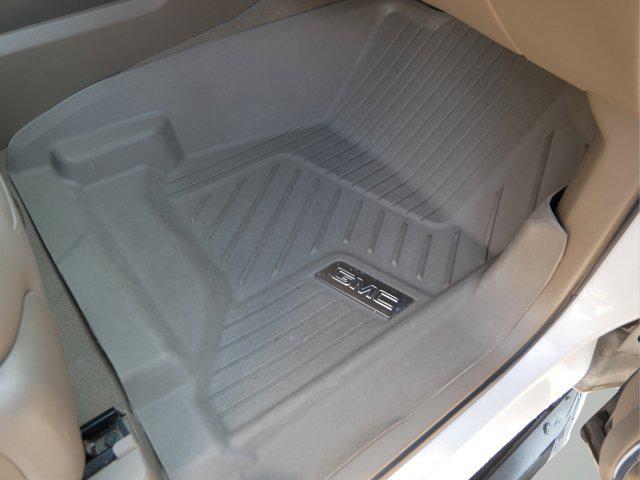 Photo of 2020 White Frost Tricoat GMC Yukon