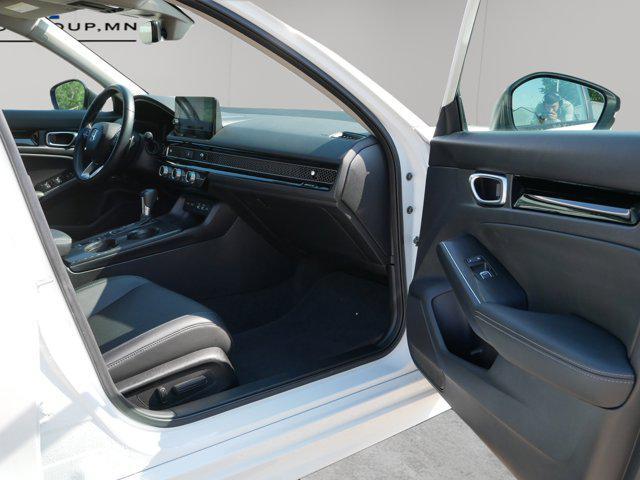 Photo of 2023 Platinum White Pearl Honda Civic