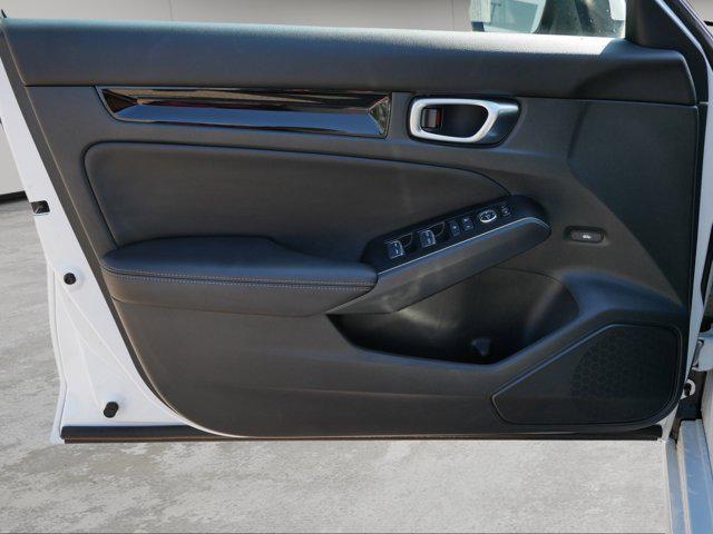 Photo of 2023 Platinum White Pearl Honda Civic