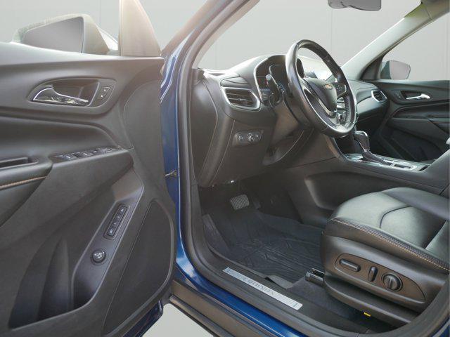 Photo of 2021 Pacific Blue Metallic Chevrolet Equinox