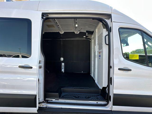 Photo of 2024 Oxford White Ford Transit-250