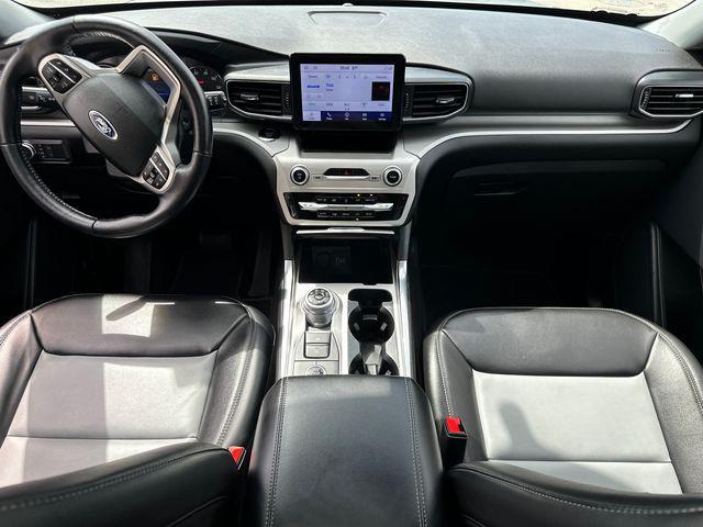Photo of 2022 Iconic Silver Metallic Ford Explorer