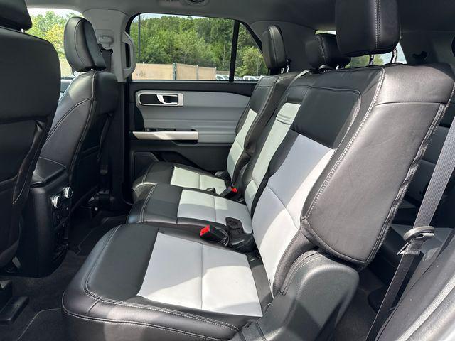 Photo of 2022 Iconic Silver Metallic Ford Explorer