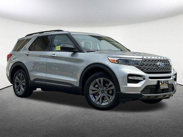 Photo of 2022 Iconic Silver Metallic Ford Explorer