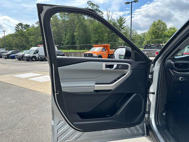 Photo of 2022 Iconic Silver Metallic Ford Explorer