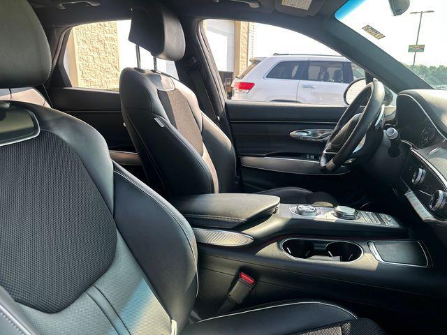 Photo of 2024 Vik Black Genesis GV70