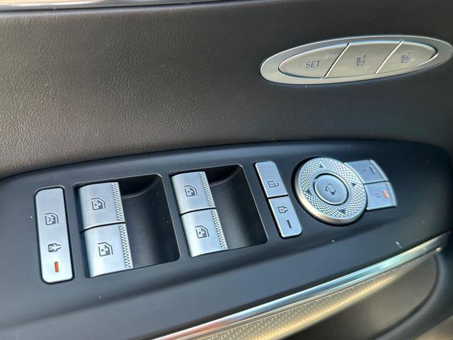 Photo of 2024 Vik Black Genesis GV70
