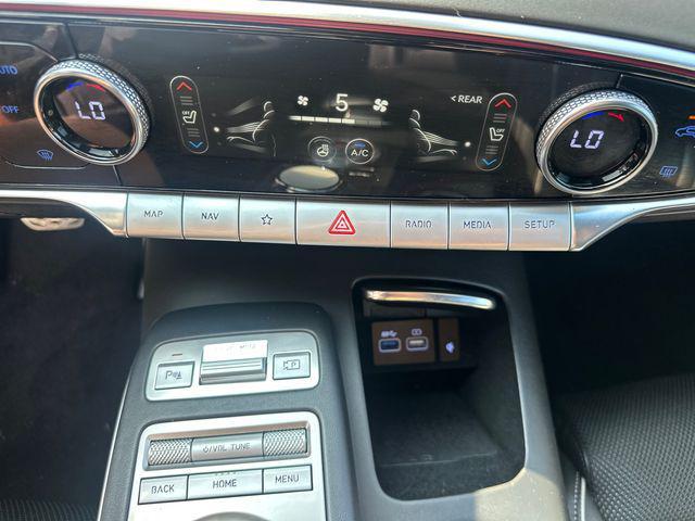 Photo of 2024 Vik Black Genesis GV70