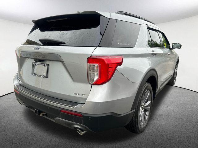 Photo of 2023 Iconic Silver Metallic Ford Explorer